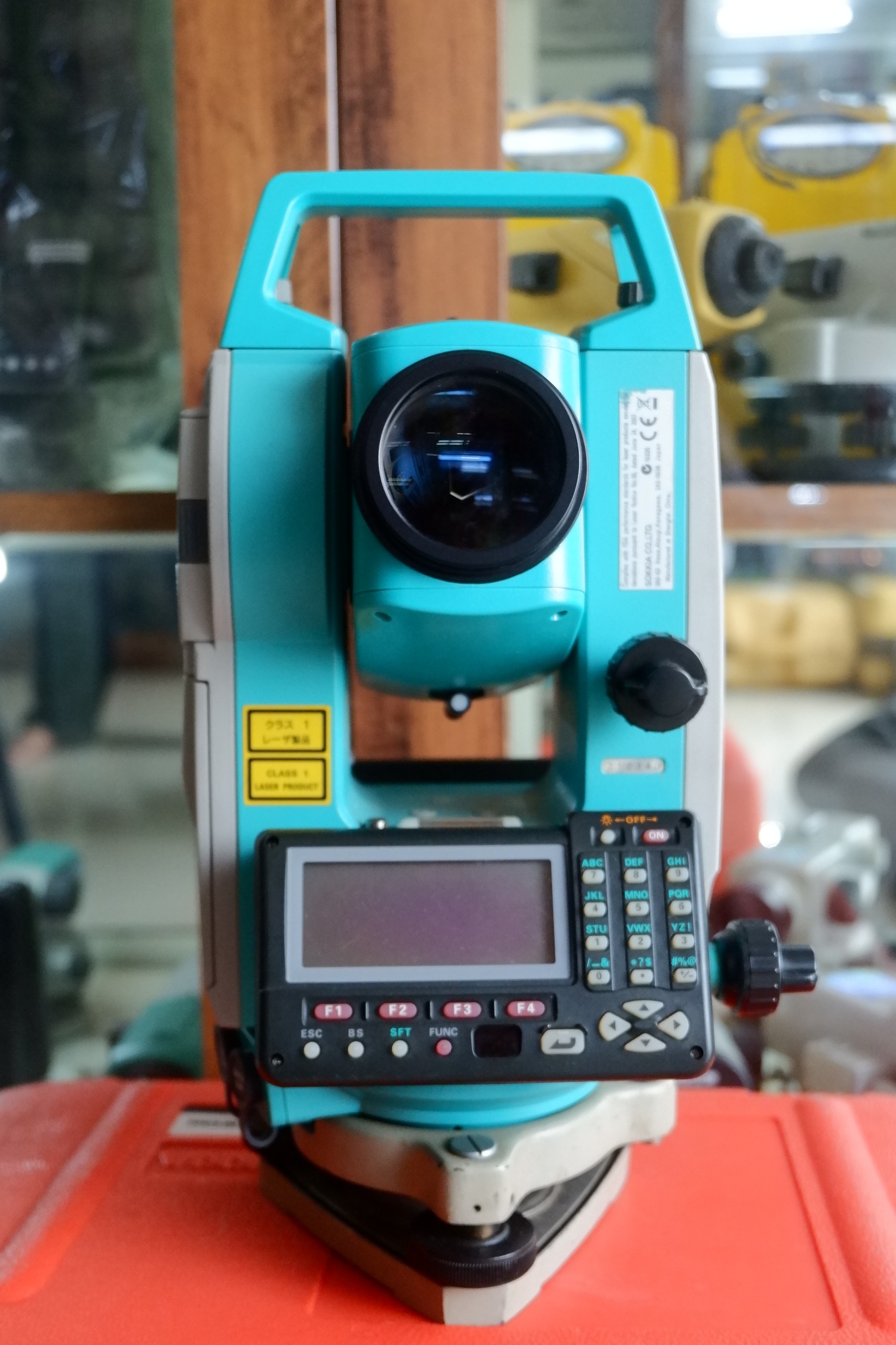 Lebih Baik Beli atau Sewa Total Station?