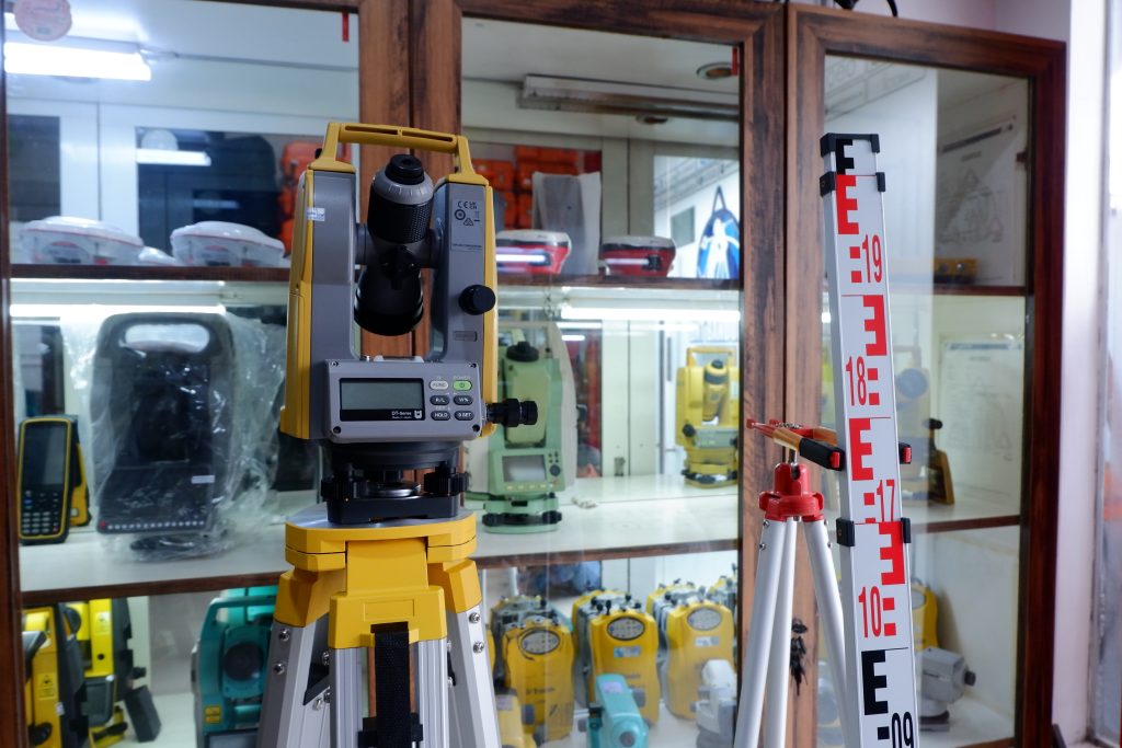Tampilan penuh alat ukur pemetaan Digital Theodolite DT-300