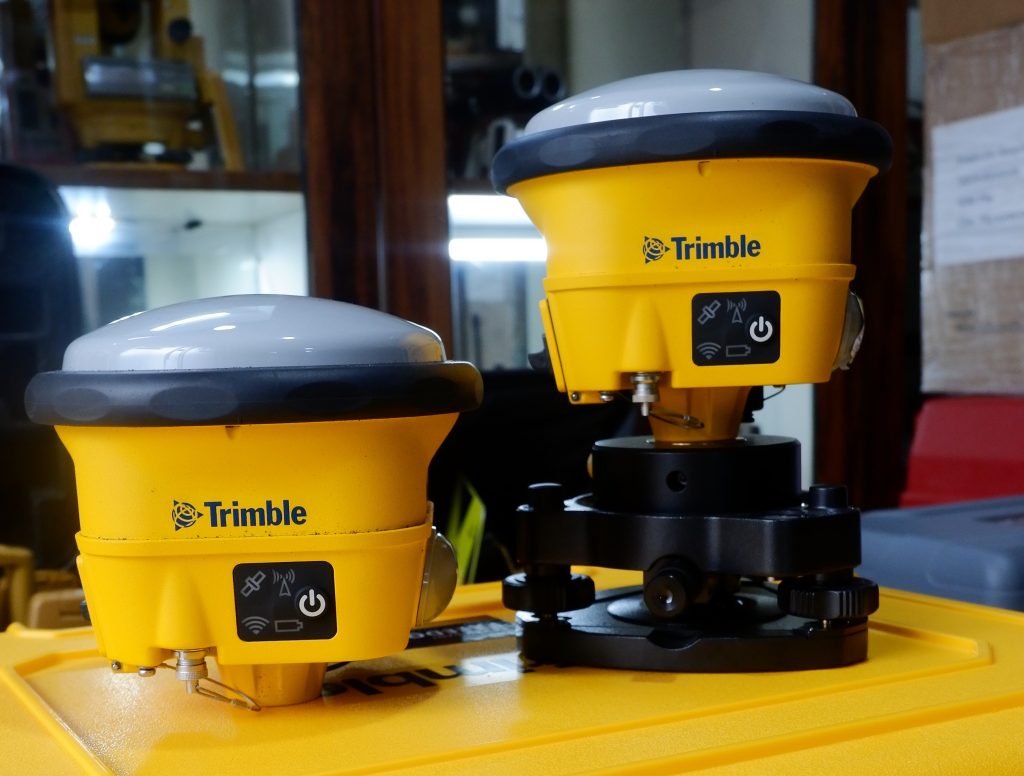 Alat gps rtk base dan rover yang ada di CV. BNT Bagja Niaga Teknik penyedia jasa topografi terpercaya menggunakan alat GPS RTK, pemetaan LiDAR, dan drone
