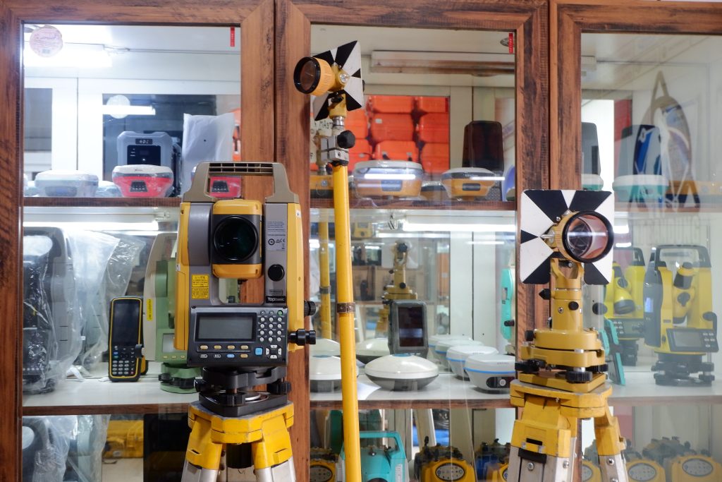 Koleksi alat ukur survei total station, untuk layanan jual dan sewa total station topcon, nikon, sokkia, dan ruide
