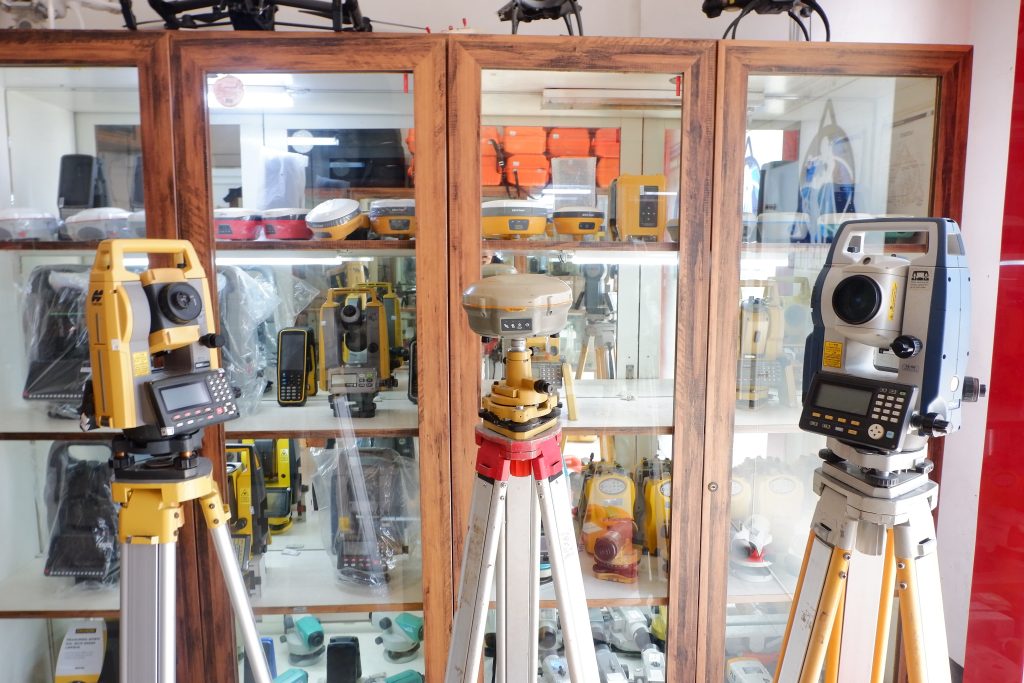 Piihan unit sewa total station terbaik dengan merk, topcon, sokkia, dan gps rtk trimble di CV.BNT sebagai mitra terpercaya