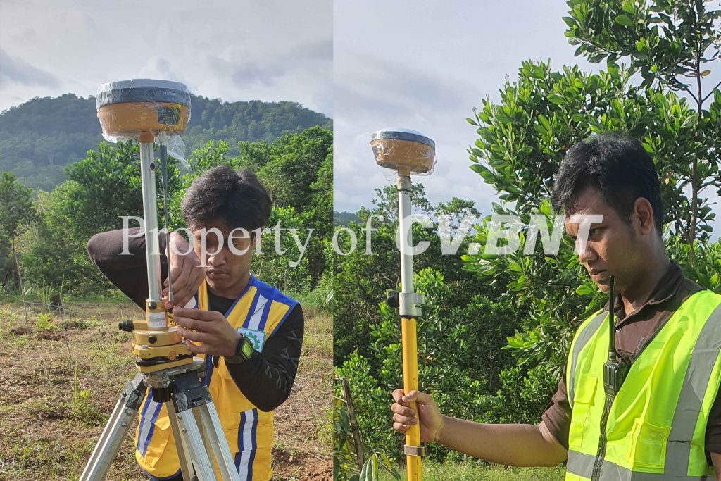 Surveyor menggunakan GPS RTK V200 yang ergonomis untuk mobilitas tinggi dalam pemetaan lahan dan GPS RTK V200 yang ringan dengan teknologi IMU untuk kecepatan ukur tinggi di area perkotaan.