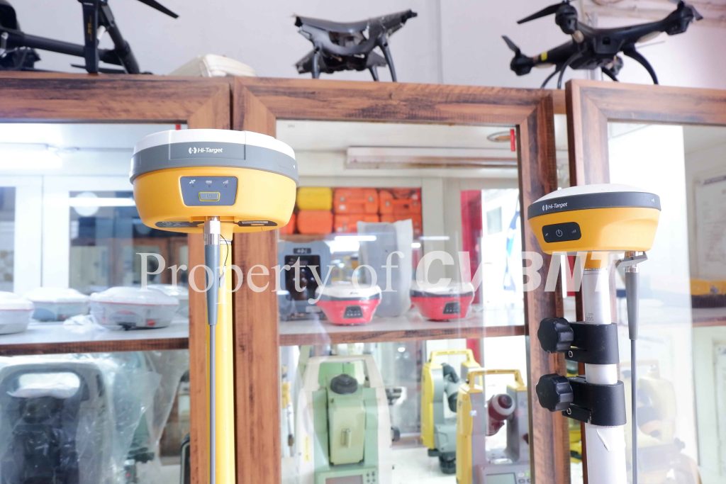 Perbandingan alat survey GPS RTK Hi-Target V30 Plus dan V200 untuk pemetaan topografi
